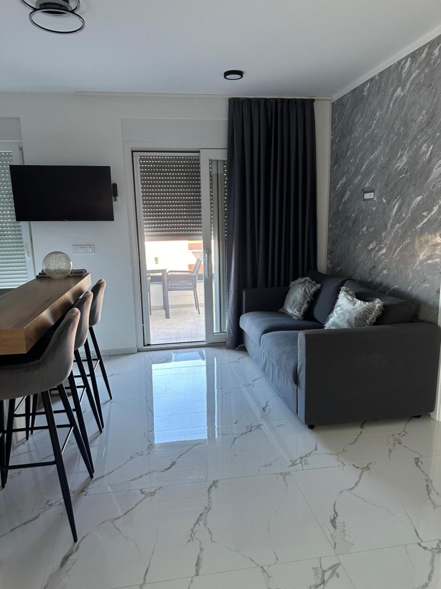 Apartments Albatross 诺瓦利娅 外观 照片